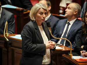 Stéphanie Rist, ministre de la Santé, des Familles, de l’Autonomie et des Personnes handicapées à l’Assemblée nationale française à Paris, le 13 janvier 2026.