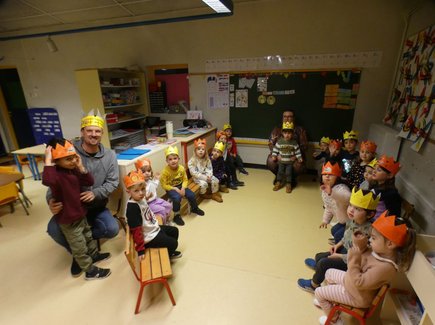 En classe rois et reines.