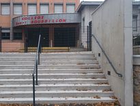 Les accès au collège notamment bénéficient d’une sécurisation renforcée.