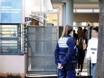 Le collège de la Guicharde à Sanary-sur-Mer où a été poignardée la professeure.