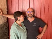 Audrey et Laurent Gaujal, un couple de vignerons passionnés par leur métier.