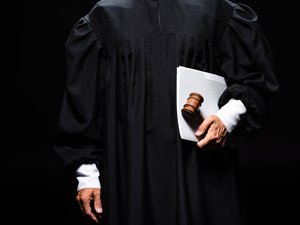 Ce magistrat a été pris au piège d’une spirale judiciaire pendant 10 ans.