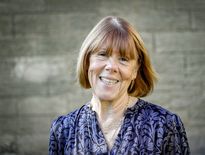 Gisèle Pelicot, le 23 octobre 2024, devant les remparts de la cité des Papes à Avignon.